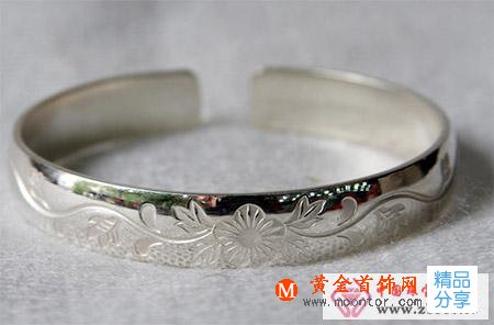 
	銀飾變黑怎么清洗
