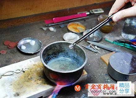 
	銀飾品怎么清洗
