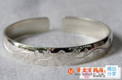 
	銀飾變黑怎么清洗
