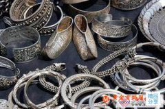 
	銀飾發黑怎么清洗
