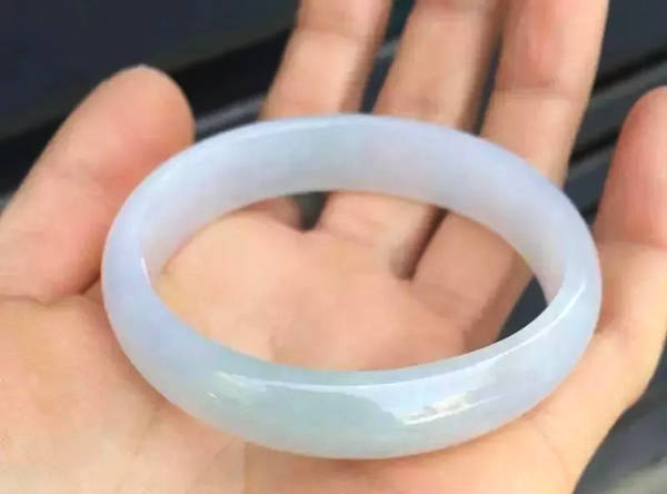 手鐲就一定是圓的？這些手鐲打破你的認知