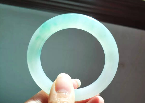 手鐲就一定是圓的？這些手鐲打破你的認知