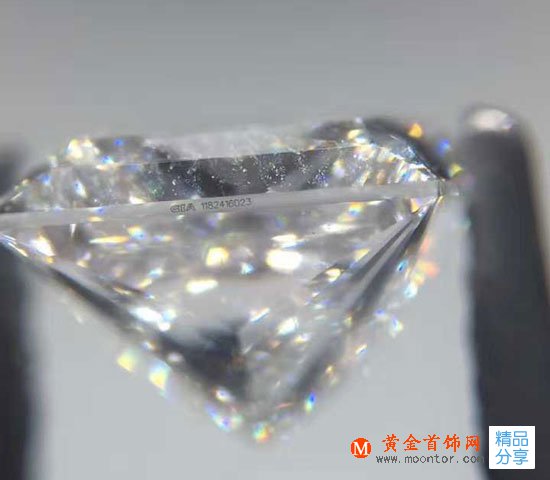 
	GIA發現人造鉆石有偽造的鐳射編碼
