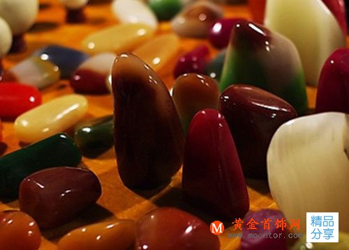 
	如何鑒別人工合成玉？
