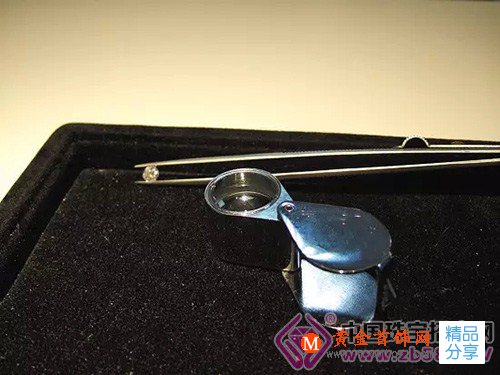 
	什么是人工合成鉆石?
