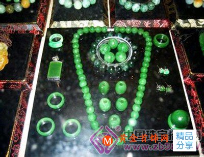 
	人造翡翠的鑒別方法與選購技巧
