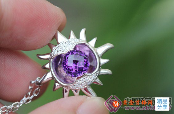 
	天然紫水晶是如何形成的？
