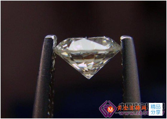 
	合成鉆石仿真度高 消費者如何鑒別
