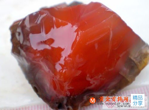 
	開采不易的南紅瑪瑙
