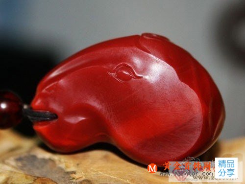 
	南紅中沉穩的玫瑰紅
