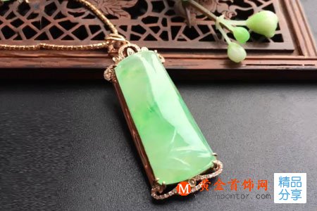 
	新年送禮大有講究，給這8種人送翡翠可別亂送
