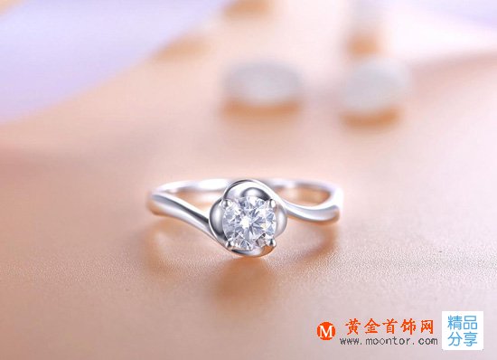 
	怎樣為媽媽挑選一款鉆石戒指？
