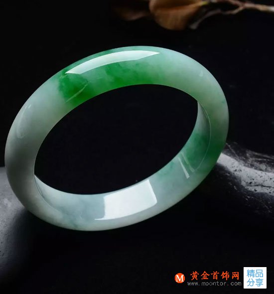 
	過年送父母什么好？這些珠寶怎能少？
