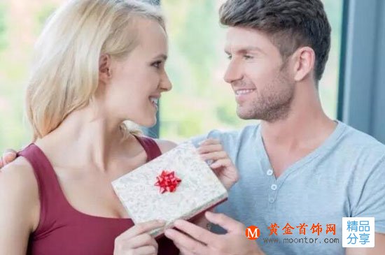 
	十一國慶節送女生什么禮物好？滿腔愛意也需通過實物來表達！
