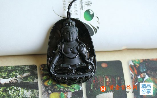 
	中秋送父母一塊翡翠玉 送去綿綿思親感恩之情
