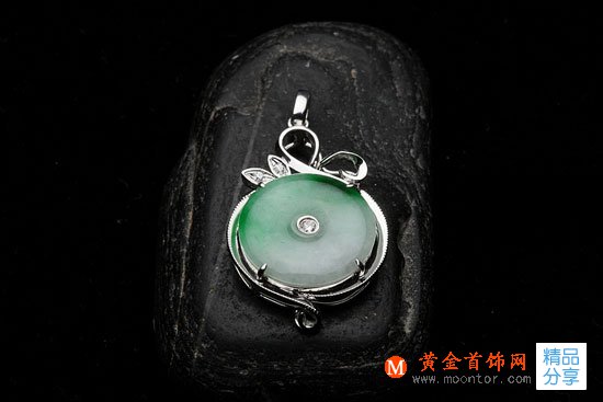 
	中秋送父母一塊翡翠玉 送去綿綿思親感恩之情
