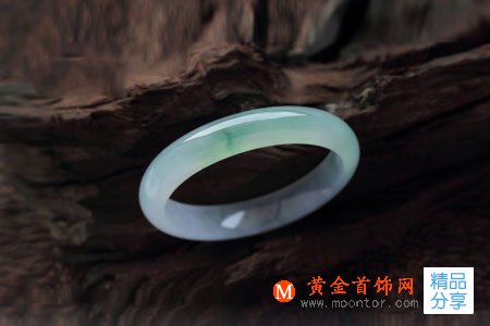 
	七夕情人節禮物，給女朋友送翡翠手鐲
