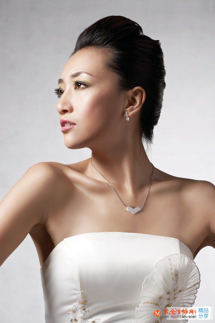 
	項鏈與臉型如何佩戴完美
