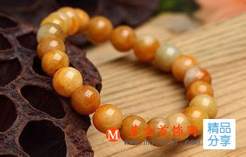 
	珍愛的珠寶手串究竟有哪些是不能沾水的呢？
