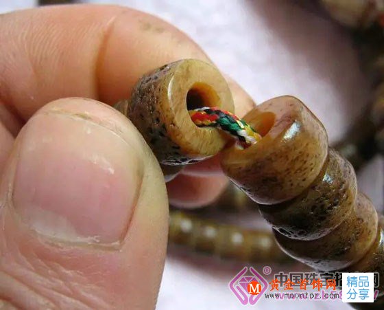 
	嘎巴拉：一直被恐怖掩蓋了寓意，被誤解的是嘎巴拉佛珠
