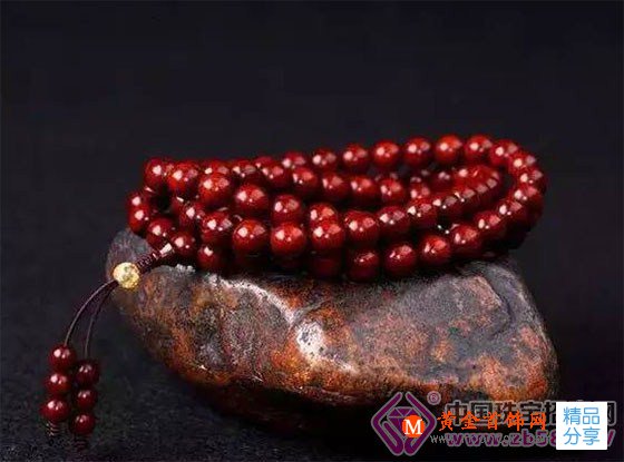 
	小葉紫檀手串掉色：到底是誰惹的禍？

