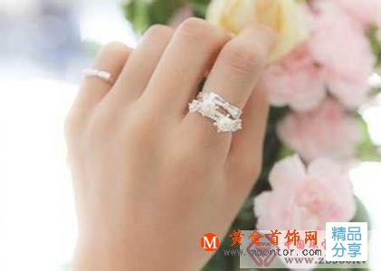 
	女生戒指戴法的含義
