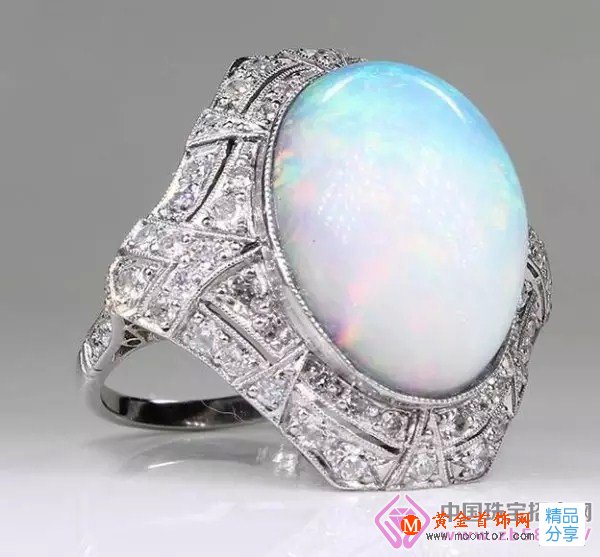 
	在外奔波的女人，應該選擇哪些珠寶
