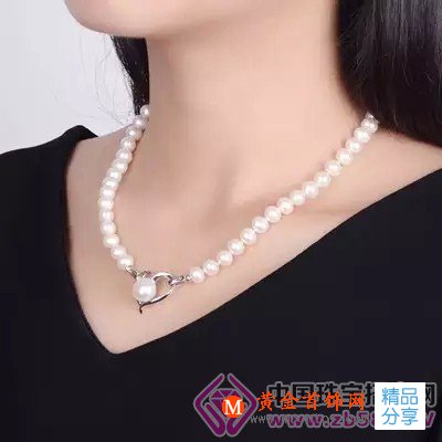 
	畢業禮物選購指南：如何為畢業生挑選合適珠寶
