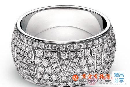 
	職場男士配件 對你無可挑剔
