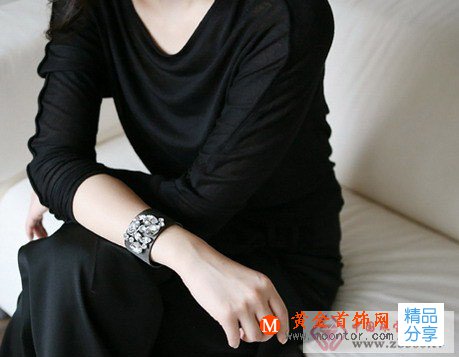 
	珠寶首飾如何與休閑裝相配
