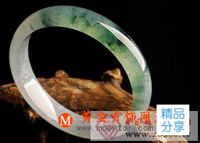 
	密玉珠寶精美翡翠成馬年新春饋贈佳品
