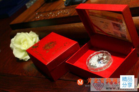 
	中秋送禮要送啥 首選周銀匠“銀月餅”
