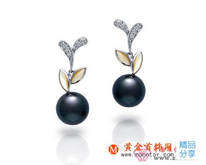 
	黑珍珠適合不同年齡段女性在各種場合佩戴
