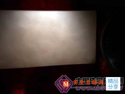 
	快速在手電燈光下區分和田玉產地

