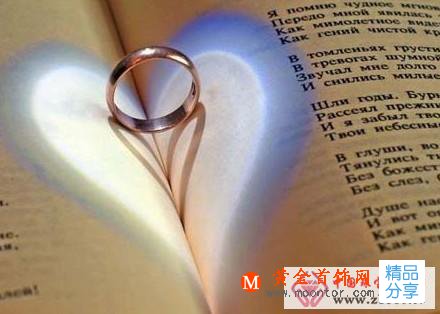 
	情侶戒指戴法的含義
