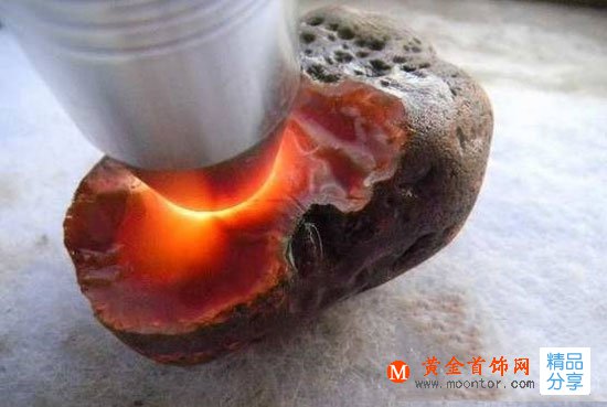 
	南紅瑪瑙原石的鑒別方法有哪些？
