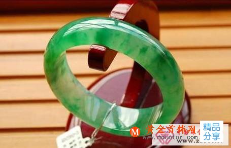 
	怎樣挑選翡翠手鐲
