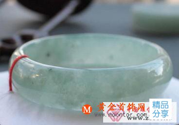 
	翡翠成圣誕禮物熱門首選
