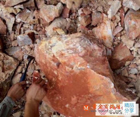 
	大批工藝葉蠟石（壽山石）原石入閩交易
