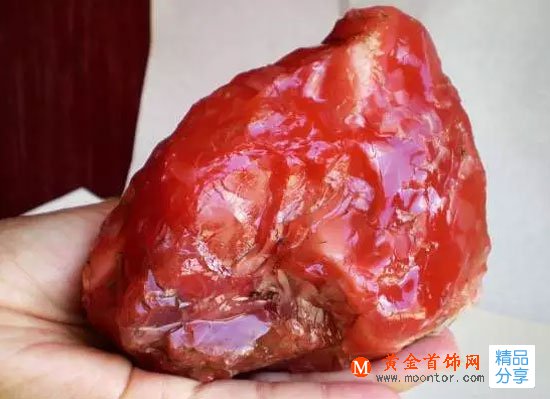 
	金絲玉和南紅瑪瑙的區別
