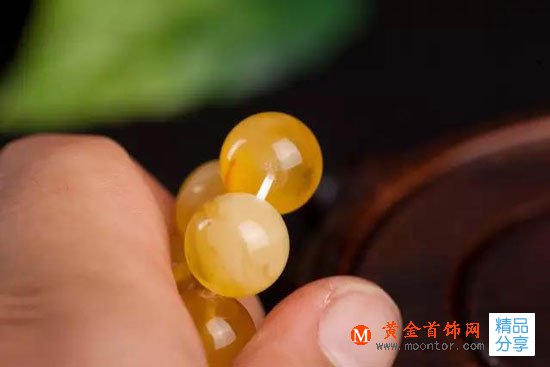 
	夏季佩戴蜜蠟琥珀小常識
