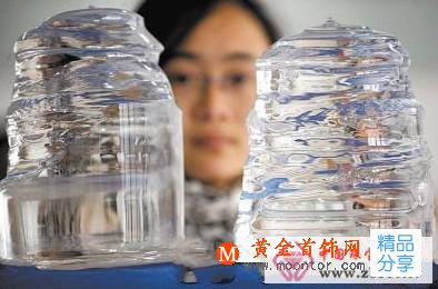 
	四聯光電生產的“藍寶石”晶體重90公斤
