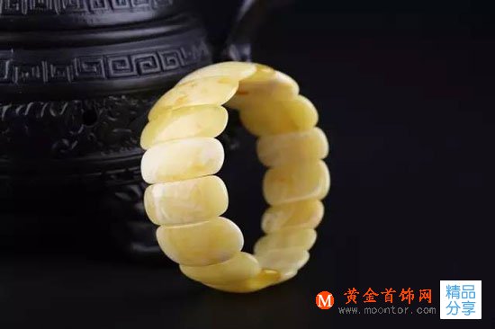 
	睡覺時，該不該戴蜜蠟？
