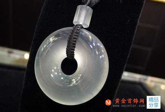 
	翡翠送禮的選擇技巧，怎樣選擇送人的翡翠禮品
