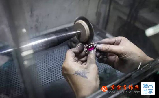 
	柜臺珠寶已經out了！私人定制珠寶才是未來發展趨勢？
