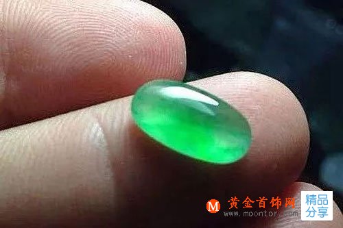 
	人造翡翠：安能辨“我”是真假
