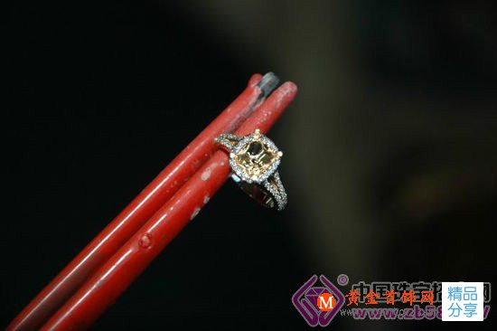 
	時尚人士必讀 揭秘3D打印珠寶制作過程

