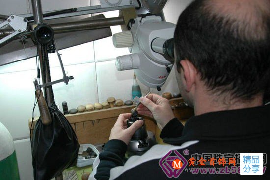
	時尚人士必讀 揭秘3D打印珠寶制作過程
