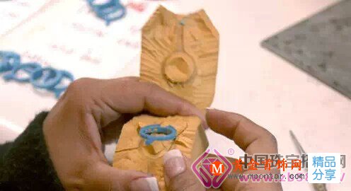 
	一枚鉆戒的手工制作全過程！（視頻）
