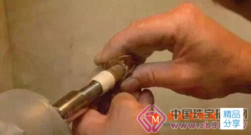 
	一枚結婚鉆戒的制作全過程
